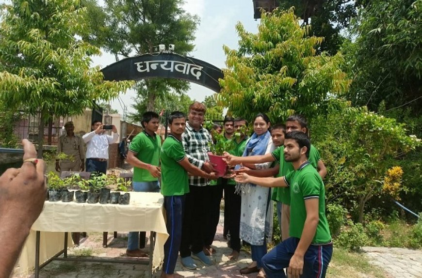 Hardoi: विश्व पर्यावरण दिवस पर डीएलएसए सचिव ने किया किशोर सम्प्रेक्षण गृह का निरीक्षण, पौधे वितरित कर किया जागरूक