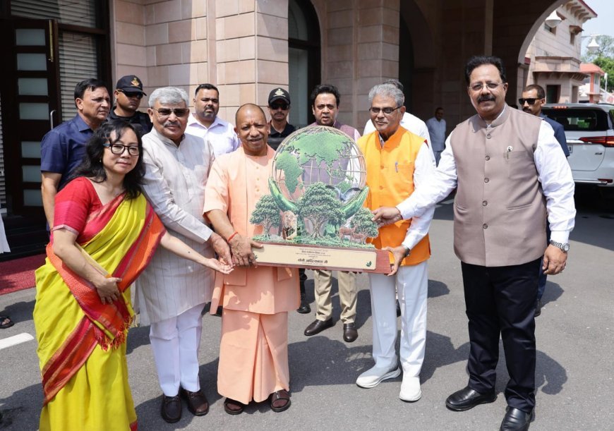 Lucknow: एक पेड़ मां के नाम' कार्यक्रम में सम्मानित हुईं प्रतिभाएं, छात्र-छात्राओं और ग्राम प्रधानों ने सीएम योगी का जताया आभार