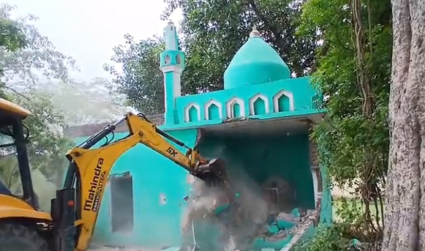 Sambhal: बुलडोजर के सामने बेबस मजार! 700 बीघा जमीन मुक्त कराने के अभियान में सम्भल प्रशासन की बड़ी कार्रवाई