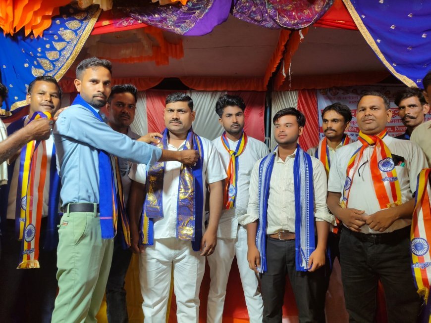 Sitapur : किन्हौटी गांव में बौद्ध धम्म और संविधान चर्चा कार्यक्रम का समापन, पत्रकारों और भीम आर्मी कार्यकर्ताओं का हुआ सम्मान