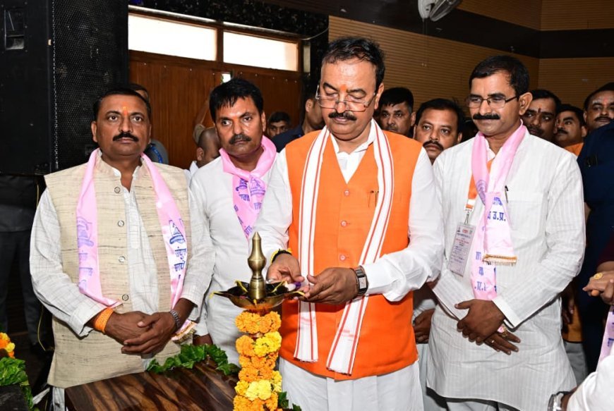 Prayagraj : शैक्षिक संगोष्ठी और प्रांतीय अधिवेशन में शामिल हुए उपमुख्यमंत्री केशव प्रसाद मौर्य, शिक्षकों की भूमिका को सराहा