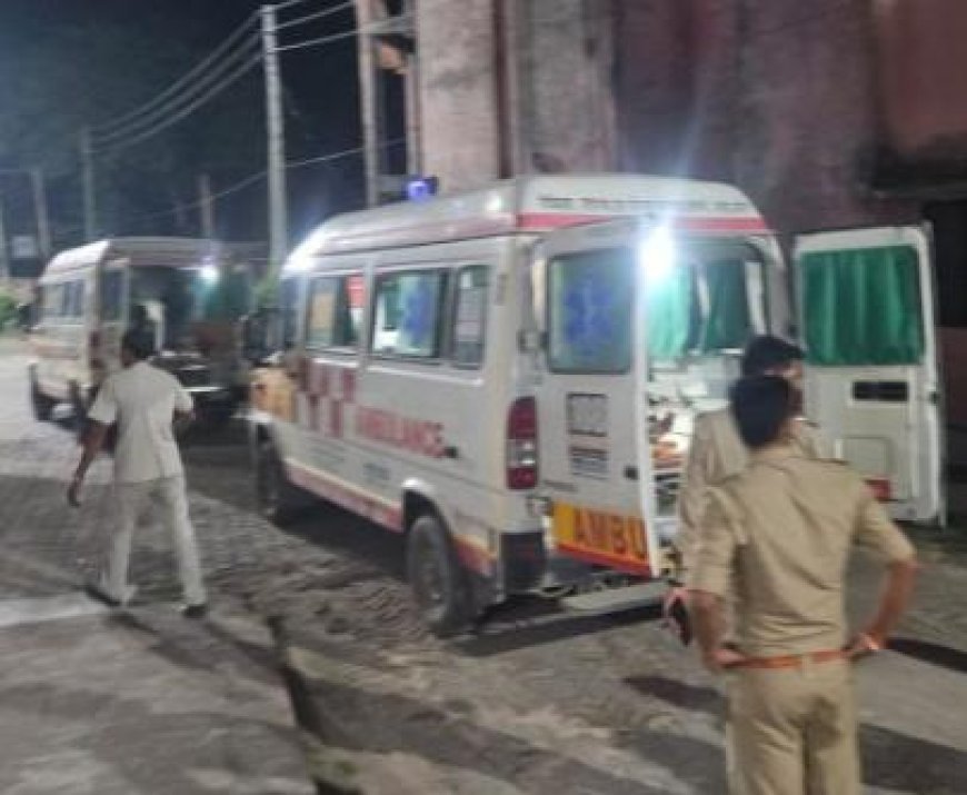 Sitapur : एम्बुलेंस की लापरवाही और तकनीकी औपचारिकता के चक्कर में दो घायल युवकों ने तोड़ा दम