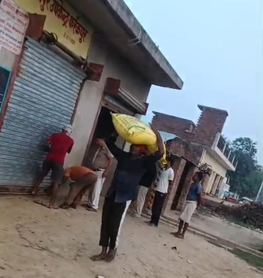 Sitapur : सहकारी समितियों में यूरिया वितरण में धांधली का आरोप, किसान मंच ने जताई नाराजगी