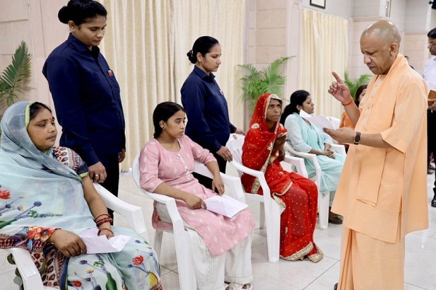जनता दर्शन: बूढ़ी मां संग आई बेटी ने बीटेक की पढ़ाई करने के लिए लगाई गुहार, मुख्यमंत्री ने किया आश्वस्त