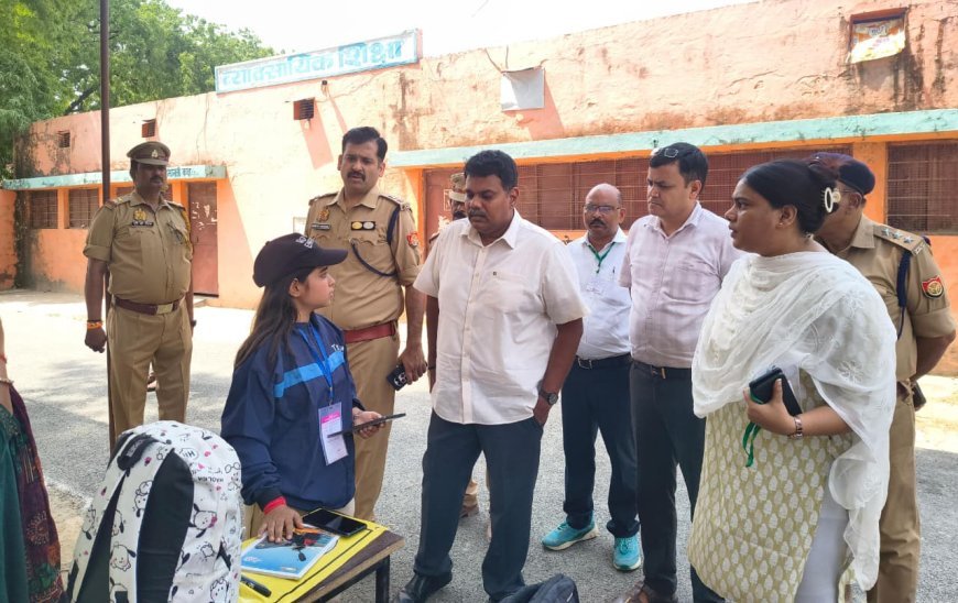 Sitapur : अभेद्य सुरक्षा के बीच शुरू हुई यूपी पुलिस कांस्टेबल भर्ती परीक्षा, केंद्रों पर मुस्तैद रहा प्रशासन