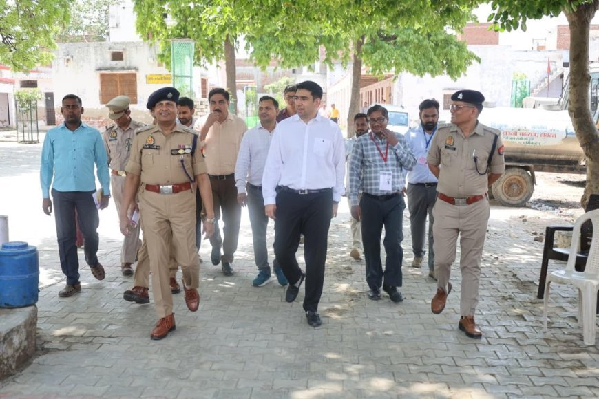 Hathras : हाथरस में पुलिस भर्ती परीक्षा के पहले दिन अधिकारियों ने केंद्रों का जायजा लिया