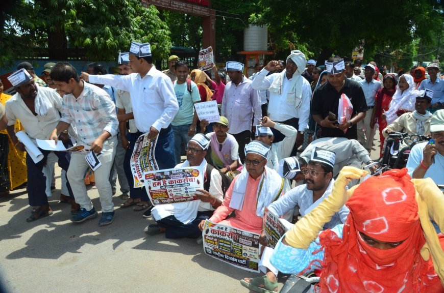 Kanpur: न्याय के लिए सड़क पर उतरने को मजबूर दिव्यांग, आश्वासन के बाद टली पदयात्रा