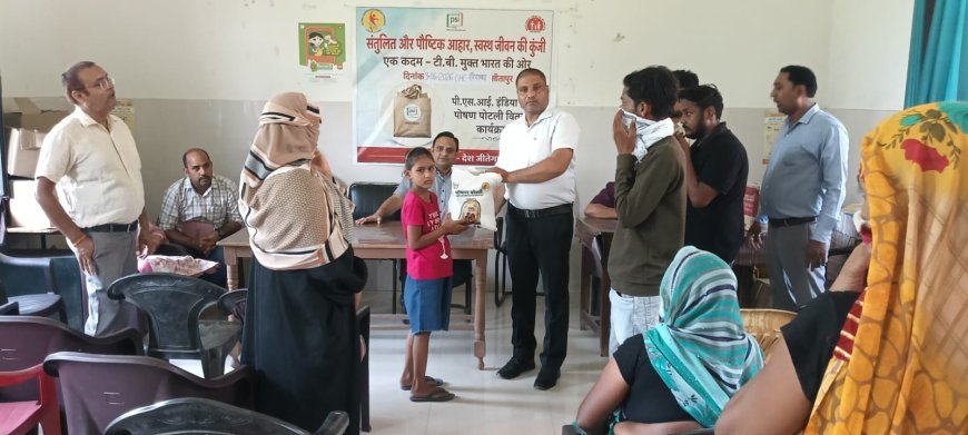 Sitapur : खैराबाद सीएचसी में 40 टीबी मरीजों को मिलीं पोषण पोटलियां