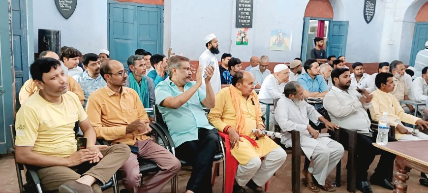 Sitapur : बिसवां में हसरत मोहानी की याद में गोष्ठी, सोशल मीडिया पर भाईचारा बनाए रखने और आतंकवाद के विरोध की अपील