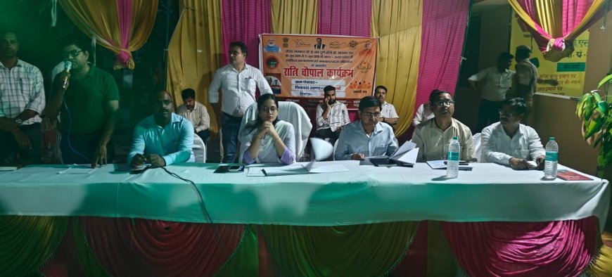 Hardoi: टड़ियावां में रात्रि ग्रामीण चौपाल: सीडीओ नेहा व्याडवला ने योजनाओं की जानकारी देकर सुनी ग्रामीणों की समस्याएं