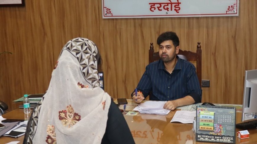 Hardoi: जनसुनवाई में डीएम अनुनय झा ने सुनीं 62 शिकायतें, अधिकारियों को दिए त्वरित निस्तारण के निर्देश