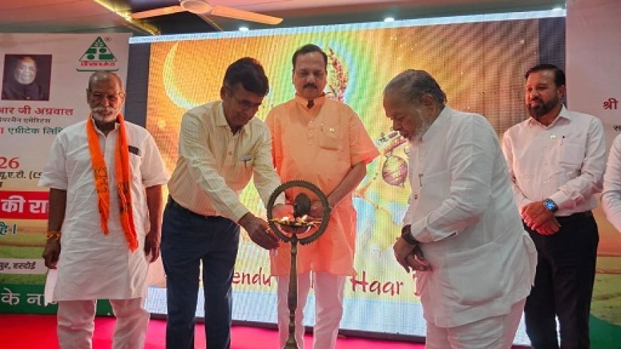 Hardoi: सवायजपुर में किसान संगोष्ठी आयोजित, विधायक माधवेंद्र प्रताप सिंह ने किसानों से किया संवाद