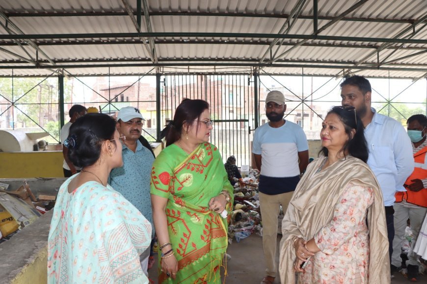 Hathras: एमआरएफ सेंटर का पालिकाध्यक्ष ने किया औचक निरीक्षण, ठोस अपशिष्ट प्रबंधन और कचरा पृथक्करण व्यवस्था का लिया जायजा