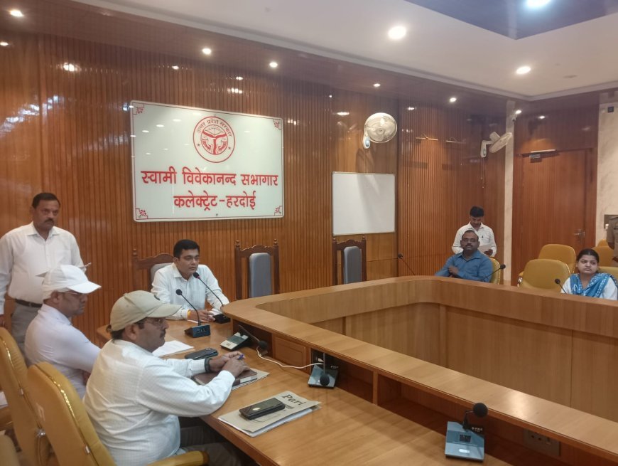 Hardoi: जनहित मामलों में देरी बर्दाश्त नहीं: समीक्षा बैठक में एडीएम का सख्त रुख, एसडीओ सिंचाई पर कार्रवाई के निर्देश