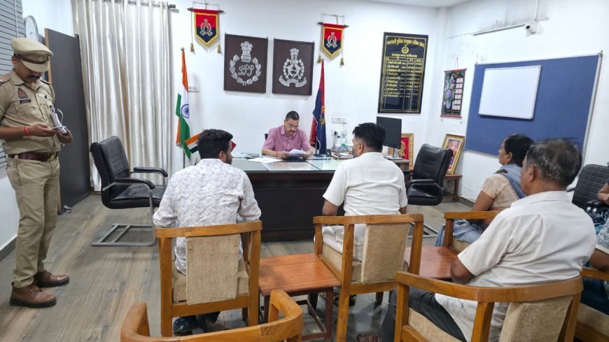 जन-सुनवाई के दौरान उपस्थित नागरिकों की शिकायतें सुनी गईं