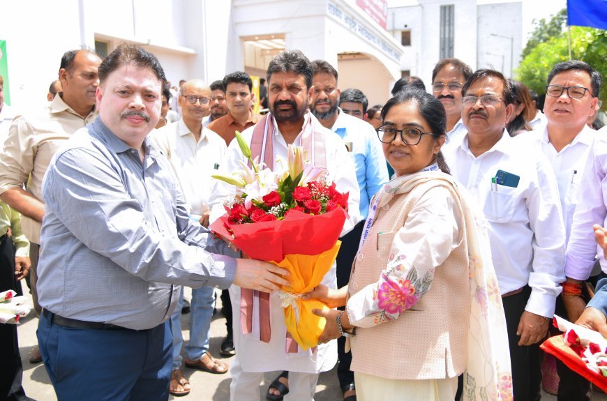 Lucknow : लखनऊ में योग सप्ताह का शानदार आगाज, सभी जिलों में आयोजित होंगे कार्यक्रम और आयुष कवच ऐप पर होंगी ऑनलाइन प्रतियोगिताएं