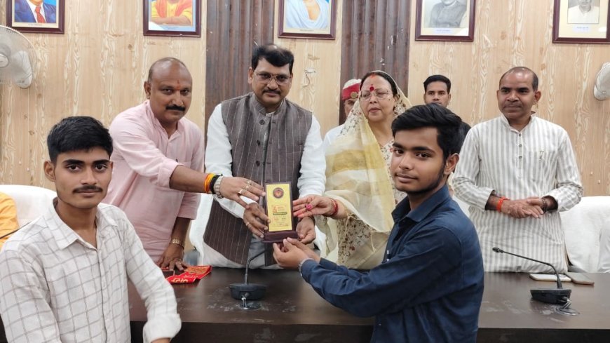 Hardoi : गांधी मैदान में विकसित भारत संकल्प सम्मेलन आयोजित, राज्यसभा सांसद ने गिनाईं सरकार की उपलब्धियां