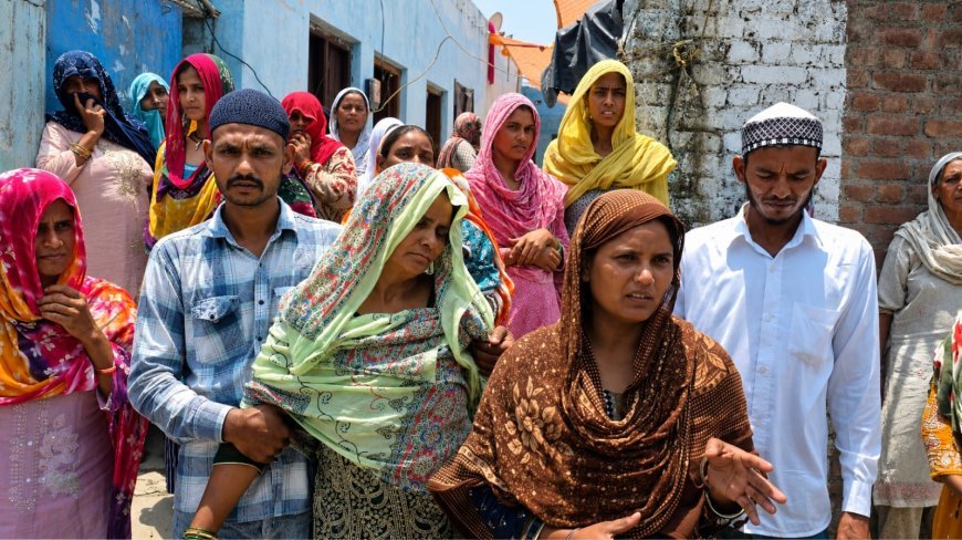 Bajpur : ब्लैकमेलिंग से परेशान युवती ने लगाई फांसी, परिजनों ने आरोपियों की गिरफ्तारी तक शव दफनाने से किया इनकार