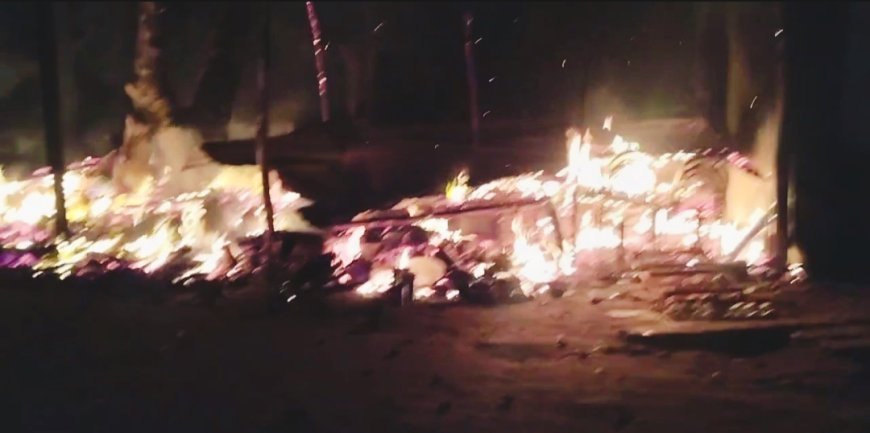 Sitapur : नैमिषारण्य के चक्रतीर्थ मार्ग पर देर रात लगी भीषण आग, तीन दुकानें जलकर राख होने से लाखों का नुकसान