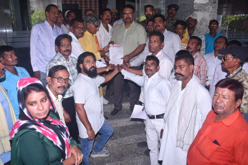 Kanpur : चतुर्थ श्रेणी कर्मचारी यूनियन ने अपर नगर आयुक्त को सौंपा मुख्यमंत्री के नाम ज्ञापन, संविदा कर्मियों को पक्का करने सहित कई मांगें शामिल
