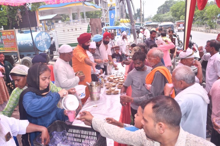 Kanpur : गुरू अरजन देव जी के शहीदी दिवस पर गुरुद्वारा बाबा नामदेव जी में विशेष समागम, राहगीरों को बांटा शर्बत और प्रसाद