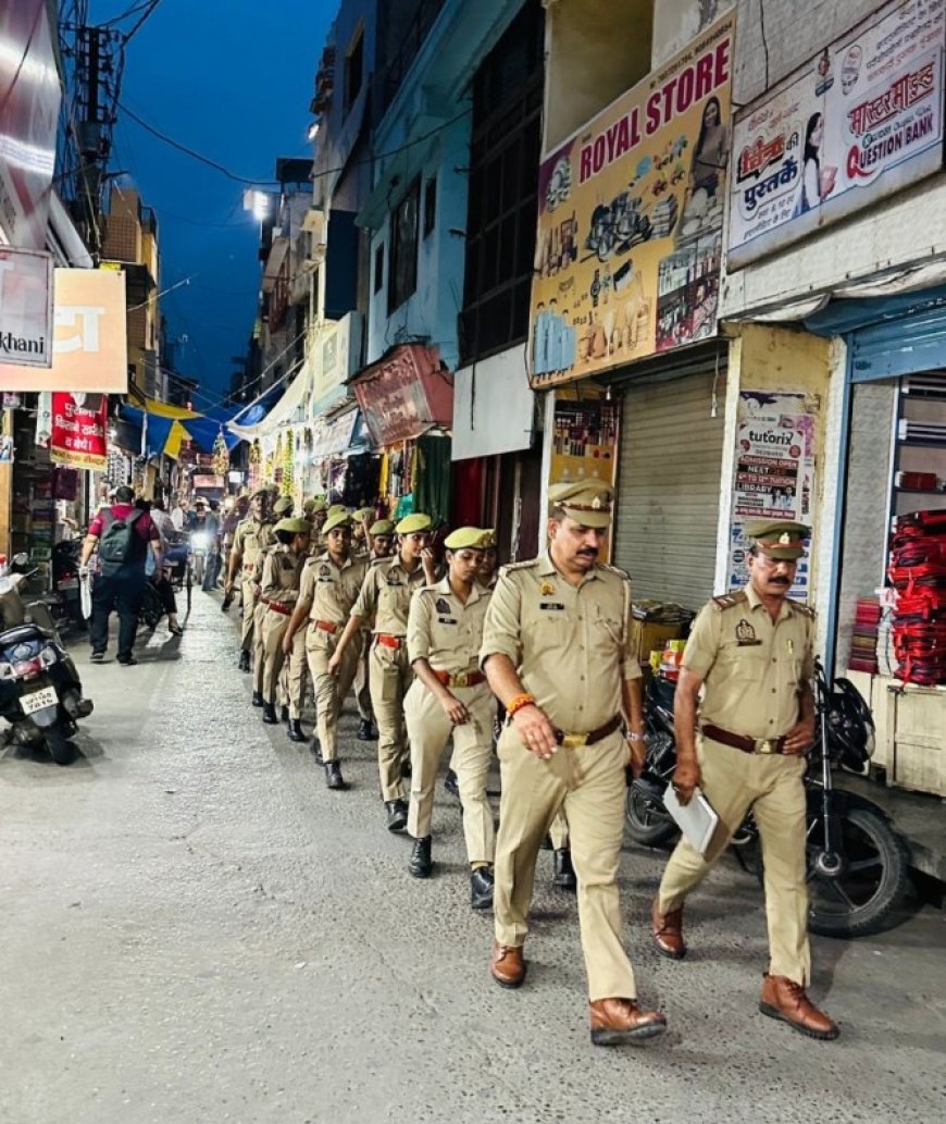 Deoband : कोतवाल ने देवबंद में सुरक्षा व्यवस्था मजबूत करने के लिए की पैदल गश्त