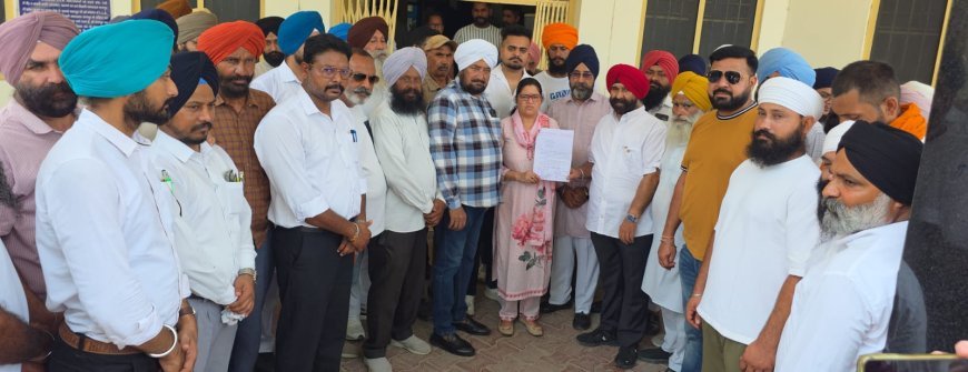 Bajpur : सिख समाज ने कृपाण पर पाबंदी के विरोध में मुख्यमंत्री को भेजा ज्ञापन