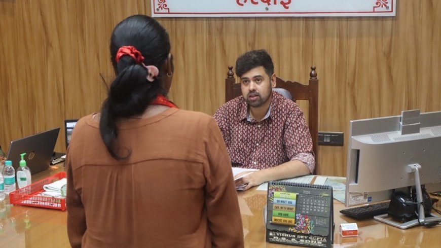 Hardoi: जनसुनवाई में जिलाधिकारी ने सुनीं 118 शिकायतें, त्वरित एवं गुणवत्तापूर्ण निस्तारण के दिए निर्देश