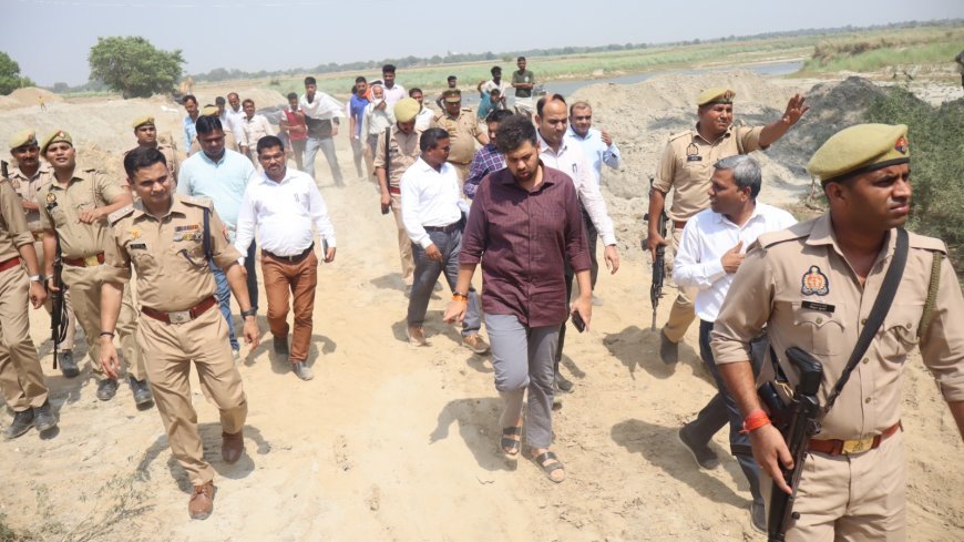 Hardoi : गर्रा नदी पर बाढ़ से बचाव के काम समय पर और पूरी गुणवत्ता के साथ पूरे करें- जिलाधिकारी