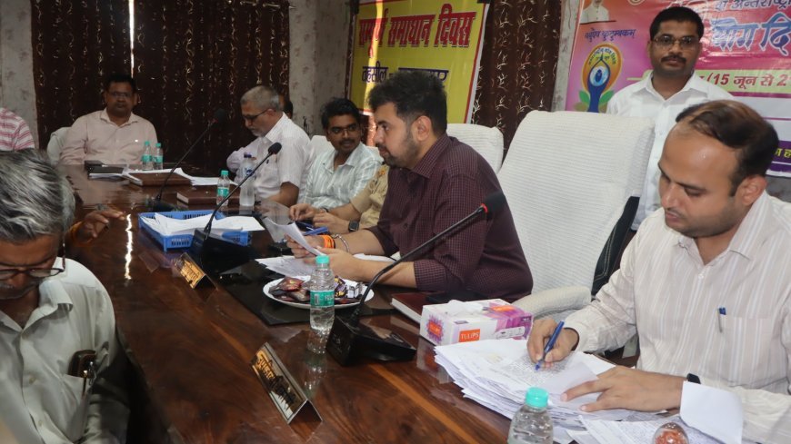 Hardoi : सवायजपुर तहसील में संपूर्ण समाधान दिवस संपन्न, जिलाधिकारी ने अवैध कब्जों और बिजली की समस्याओं को दूर करने के दिए निर्देश