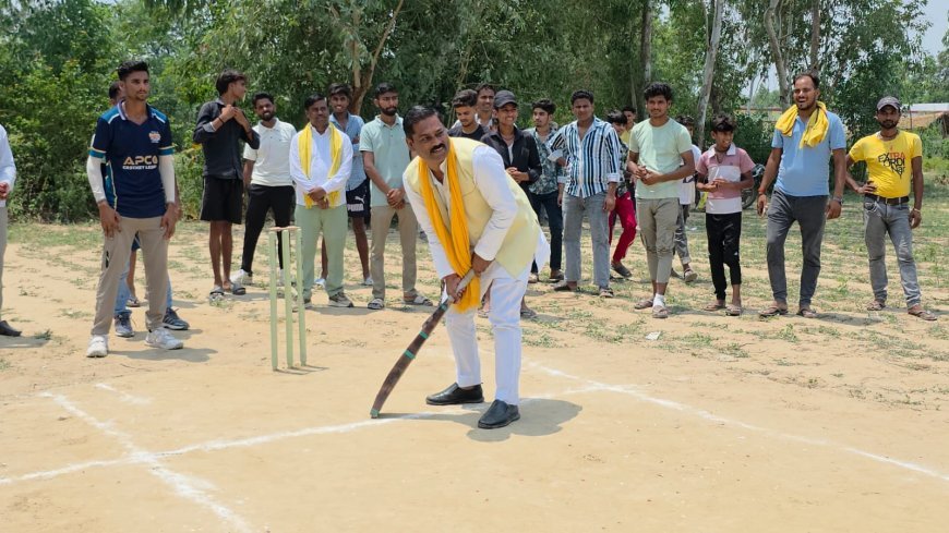 Sitapur : चैरेताली चैंपियन ट्रॉफी क्रिकेट टूर्नामेंट का हुआ भव्य आगाज, ग्रामीण प्रतिभाओं को मिलेगा मंच