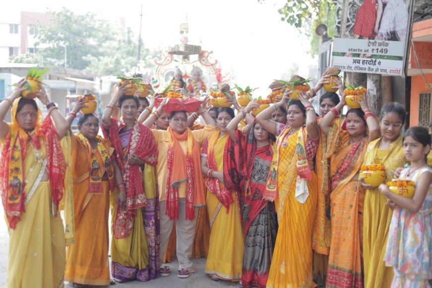 श्रीमद्भागवत कथा- भव्य कलश यात्रा के साथ दिव्य आयोजन का शुभारंभ, उमड़ा श्रद्धालुओं का जनसैलाब