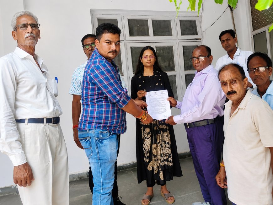 Sitapur : भरत तिवारी एनकाउंटर की सीबीआई जांच और सोशल मीडिया पर नफरत रोकने के लिए राष्ट्रीय नीति की मांग, आजाद अधिकार सेना ने सौंपा ज्ञापन