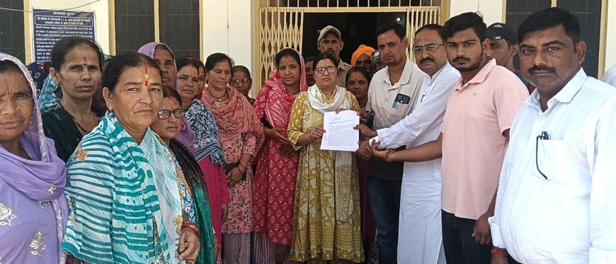 Bajpur : बाढ़ से बचाव के लिए गड़प्पू नाले की पूरी सफाई की माँग, ग्रामीणों ने प्रशासनिक अधिकारी को सौंपा पत्र