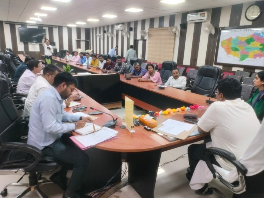 Sitapur : सीतापुर में जिलाधिकारी की अध्यक्षता में हुई बैठक, दिव्यांगों को आत्मनिर्भर बनाने पर जोर