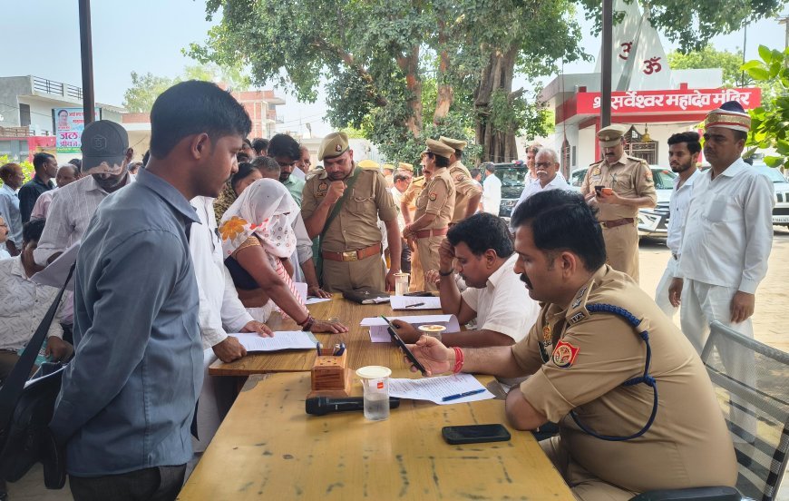 Sitapur : थाना समाधान दिवस पर डीएम और एसपी ने सुनीं जन समस्याएं, अधिकारियों को दिए सख्त निर्देश