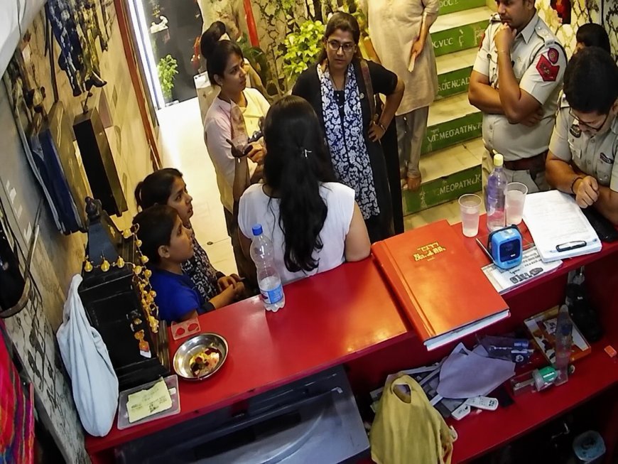 Delhi Police Action: आदर्श नगर के होटल में महिला को थप्पड़ मारने वाले दारोगा पर गिरी गाज, पुलिस ने किया लाइन हाजिर