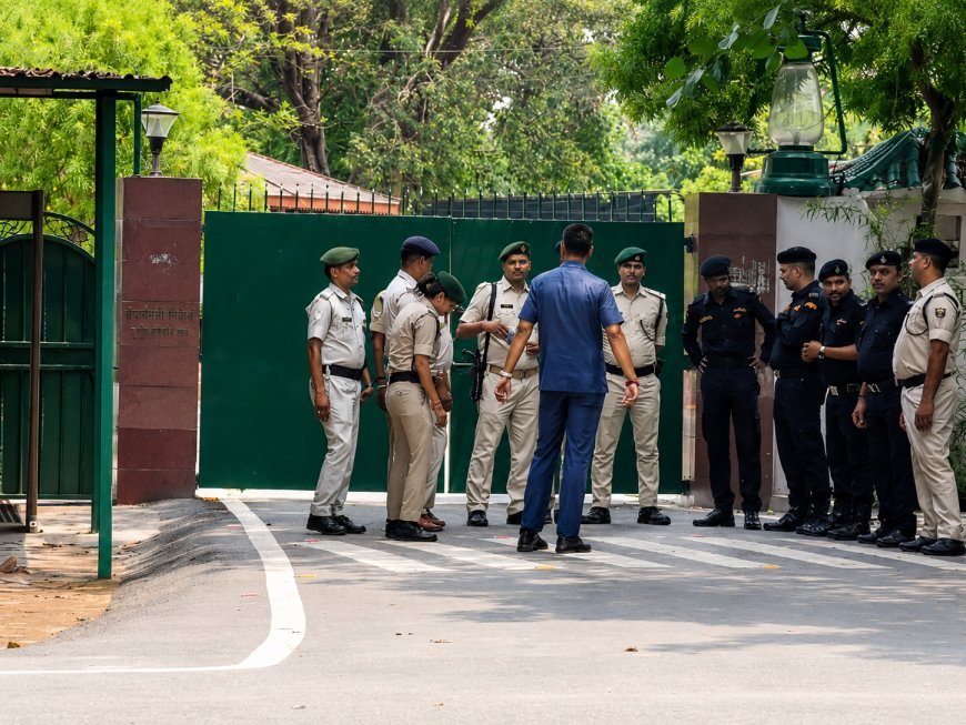 10 Circular Road: खाली हो रहा लालू-राबड़ी का ऐतिहासिक ठिकाना, नए सरकारी बंगले में रहने पहुंचे तेजस्वी यादव