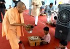 मुख्यमंत्री ने अपने हाथों से बच्चों को परोसा भोजन, किताब-कॉपी पाकर खिल उठे नौनिहालों के चेहरे 