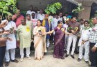 अंबेडकरनगर में वन स्टॉप सेंटर पहुंचीं अपर्णा यादव, पीड़ित महिलाओं और बच्चों का जाना हाल, बांटी बेबी किट