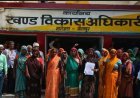 सीतापुर के मछरेहटा में मनरेगा मजदूरों का प्रदर्शन: जेसीबी के इस्तेमाल का विरोध, 5 सूत्रीय मांगों का ज्ञापन सौंपा