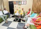 भाजपा जिलाध्यक्ष अजीत सिंह बब्बन ने पूर्व जिलाध्यक्षों का किया सम्मान, 2027 चुनावी रणनीति पर मंथन