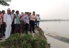 Ballia: कटान प्रभावित गोपाल नगर टांडी पहुंचे डीएम, अधिकारियों को दिए तत्काल कार्रवाई के निर्देश
