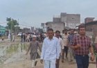 Sitapur News: तंबौर में जर्जर सड़क पर धान रोपकर प्रदर्शन के बाद जागा प्रशासन, ईओ ने शुरू कराया मरम्मत कार्य