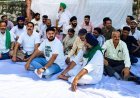 Bazpur: घोटालेबाजों के खिलाफ कार्रवाई को कांग्रेस व भाकियू कार्यकर्ताओं ने दिया धरना