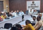 Hathras: स्वास्थ्य योजनाओं की प्रगति पर सीएमओ सख्त, लापरवाही पर कार्रवाई की चेतावनी