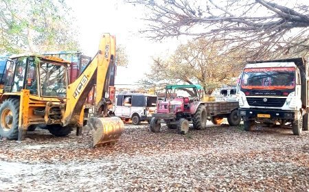 Hardoi Illegal Mining: हरदोई में अवैध मिट्टी खनन पर पुलिस का बड़ा एक्शन, 4 ट्रैक्टर-ट्रॉली जब्त कर किए सीज
