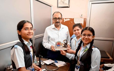 National Doctors Day Deoband: देवबंद में राष्ट्रीय डॉक्टर्स डे पर द दून वैली पब्लिक स्कूल के बच्चों ने डॉक्टरों को किया सम्मानित