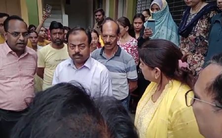 अभिभावकों के विरोध के आगे झुका प्रशासन, कल से फिर खुलेगा 36 साल पुराना सनातन पब्लिक स्कूल