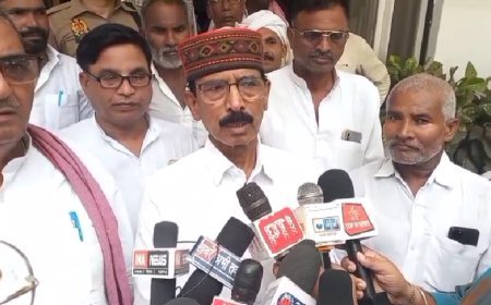 Ballia: अच्छा हुआ अखिलेश यादव राम मंदिर दर्शन करने नहीं गए, वरना उन पर भी चोरी-डकैती का आरोप लग जाता!